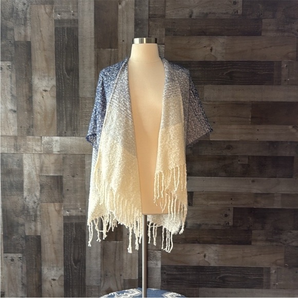 Blue white ombré knit wrap OS sophisticated resortwear vacation old money travel - Picture 6 of 11
